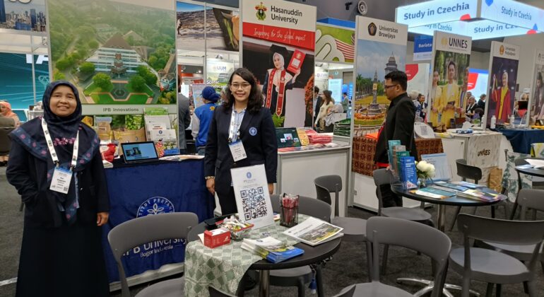 DB49DBB6-97F4-4E06-B4BF-2A43346FC74C